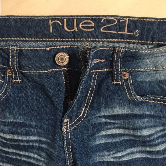 Rue 21 Skinny Distressed Embroider Jeans Size 3/4 - Picture 3 of 4